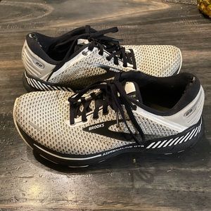 Brooks Adrenaline GTS 22 Women’s Running Shoe Size 9